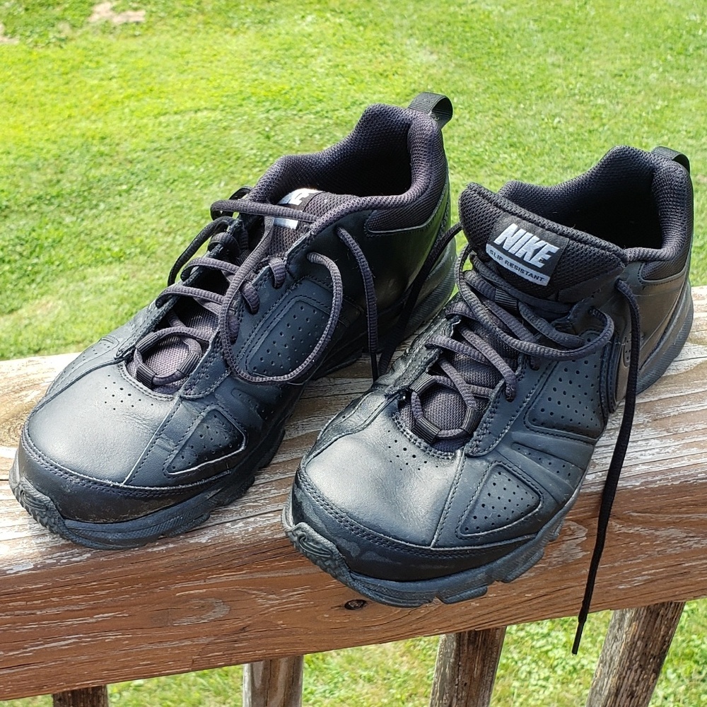 Nike size 10.5 Women's tennis shoes